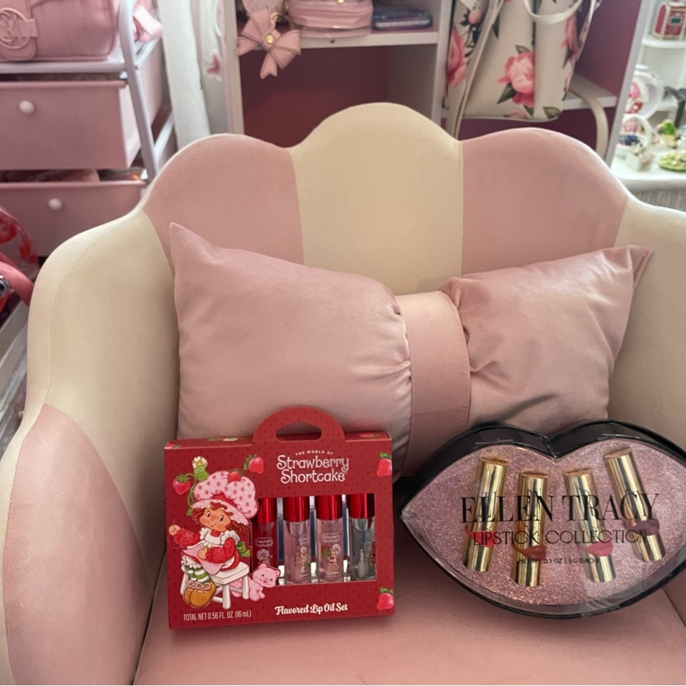 Ellen Tracy Lipstick Collection - Gold and Red Shades